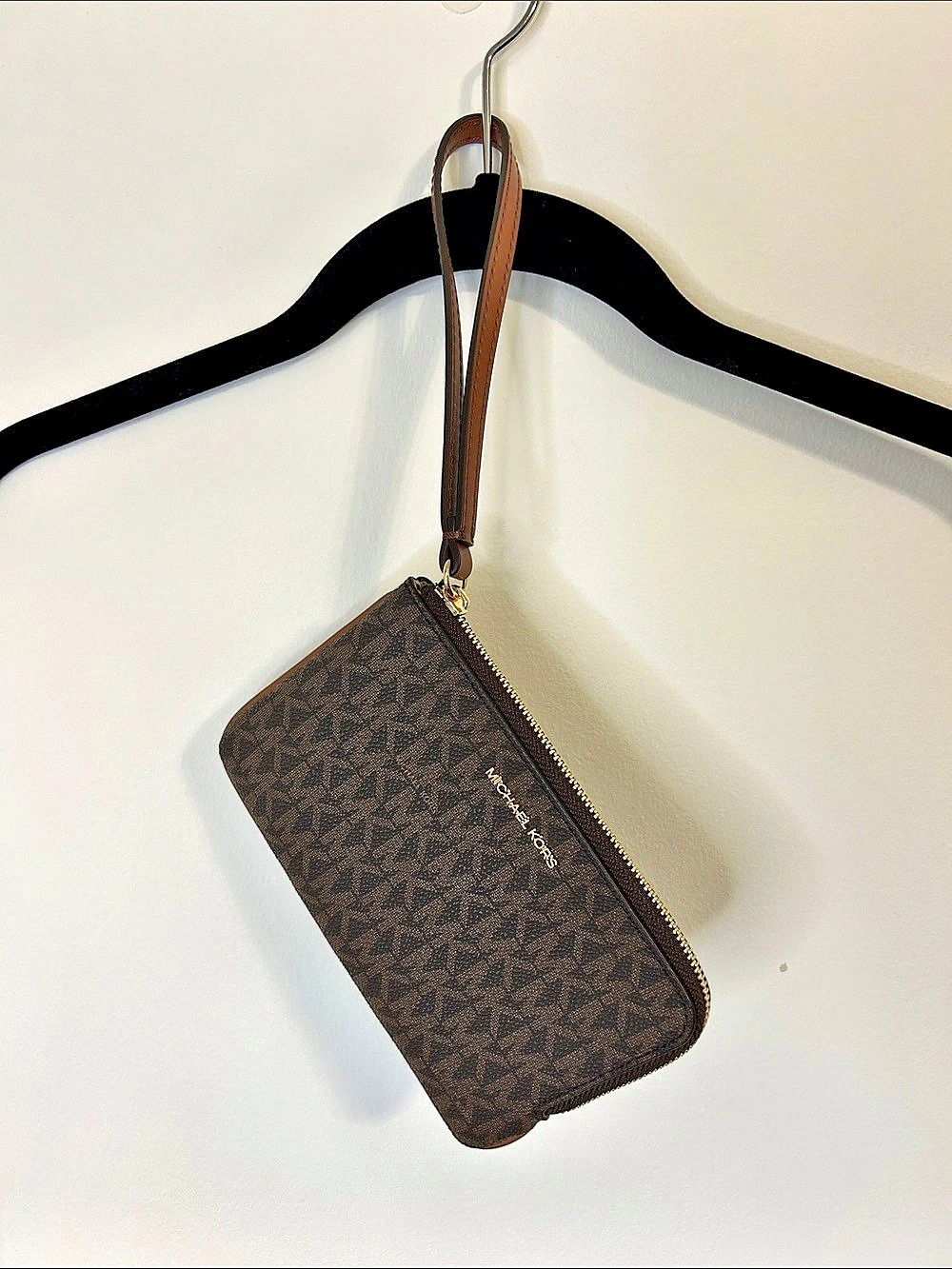 NWT Michael Kors Jet Set Travel Small Signature Logo Wristlet Brown